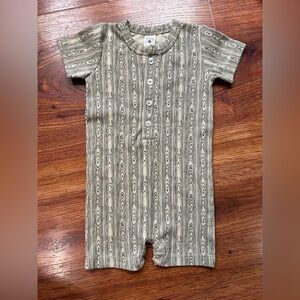 Kate Quinn Gray Bodysuit with Woodgrain pattern